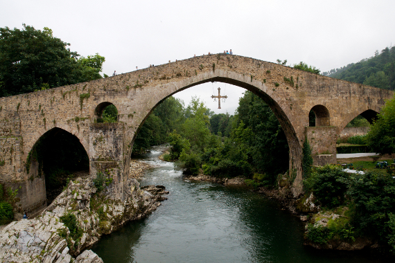 A pocos minutos de Cangas de Onís, una vez te relajes en nuestro Spa, podrás disfrutar de un entorno incomparable.